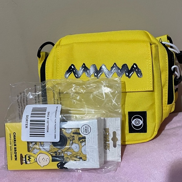 Sale! Retrospekt Peanuts Charlie Brown 35MM Camera and carrying bag set New! - Picture 10 of 10